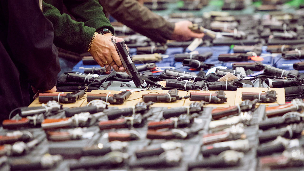 Страны продающие оружие. Рынок оружия. Черный рынок. Незаконная торговля оружием. Черный рынок оружия в Москве.